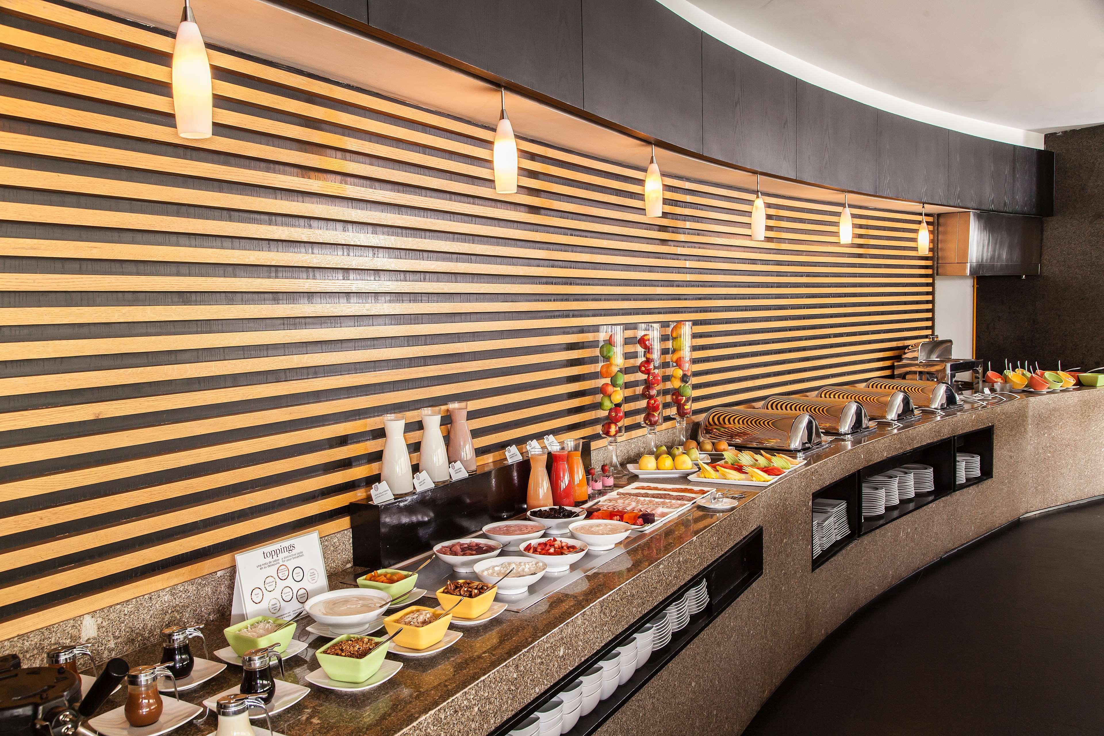 NH Collection Mexico City Santa Fe Exterior foto A salad bar