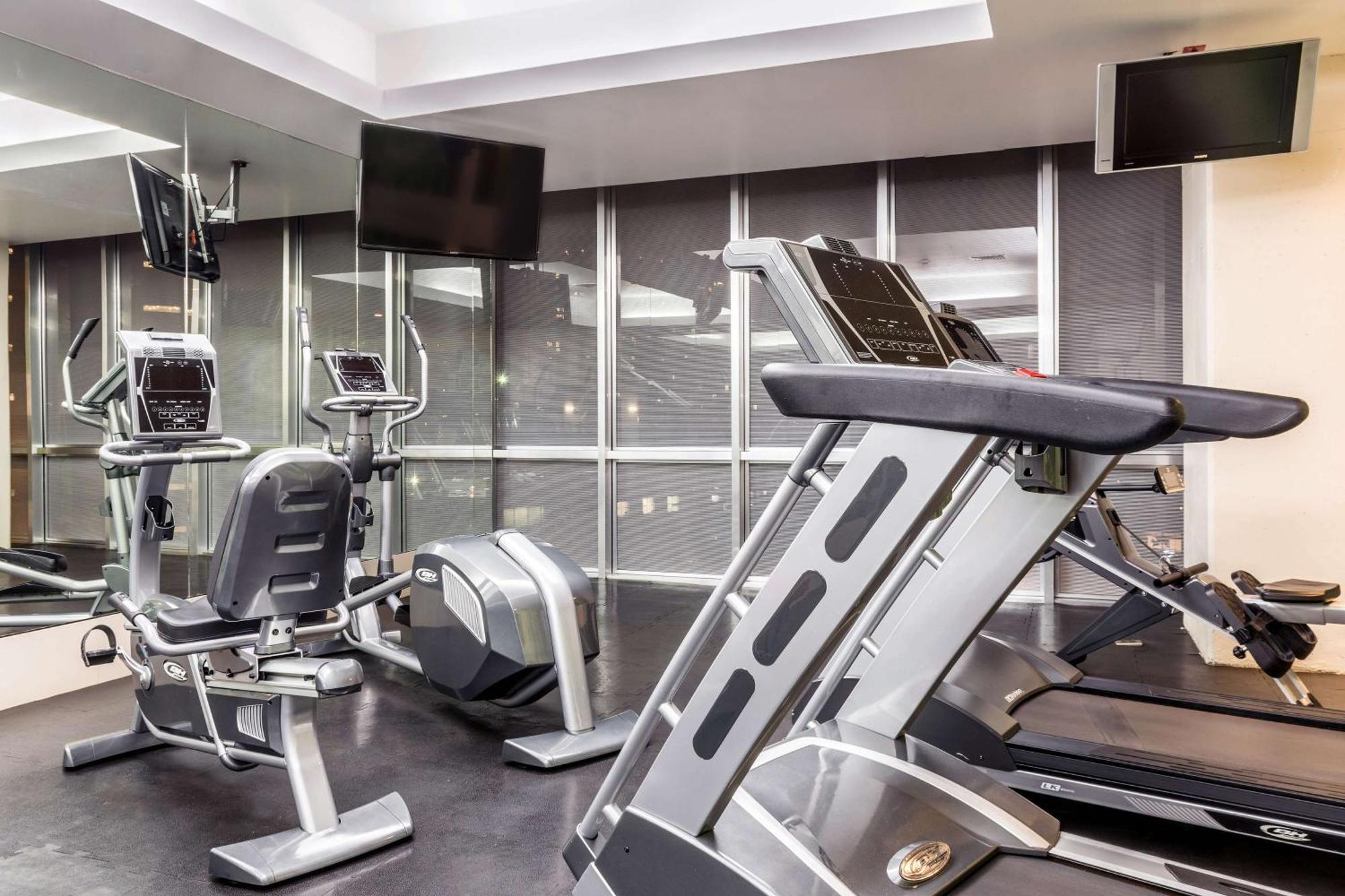 NH Collection Mexico City Santa Fe Exterior foto The gym at the hotel