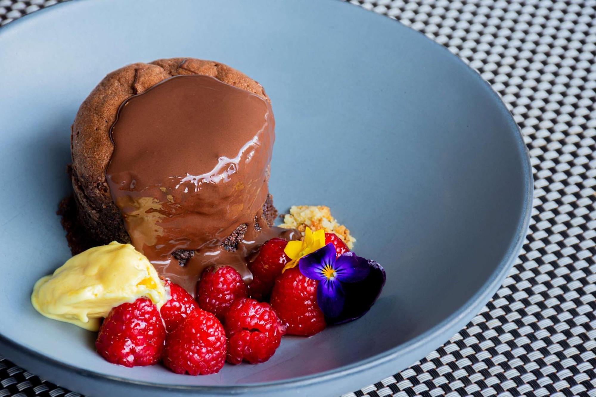 NH Collection Mexico City Santa Fe Exterior foto A chocolate pudding with fruit