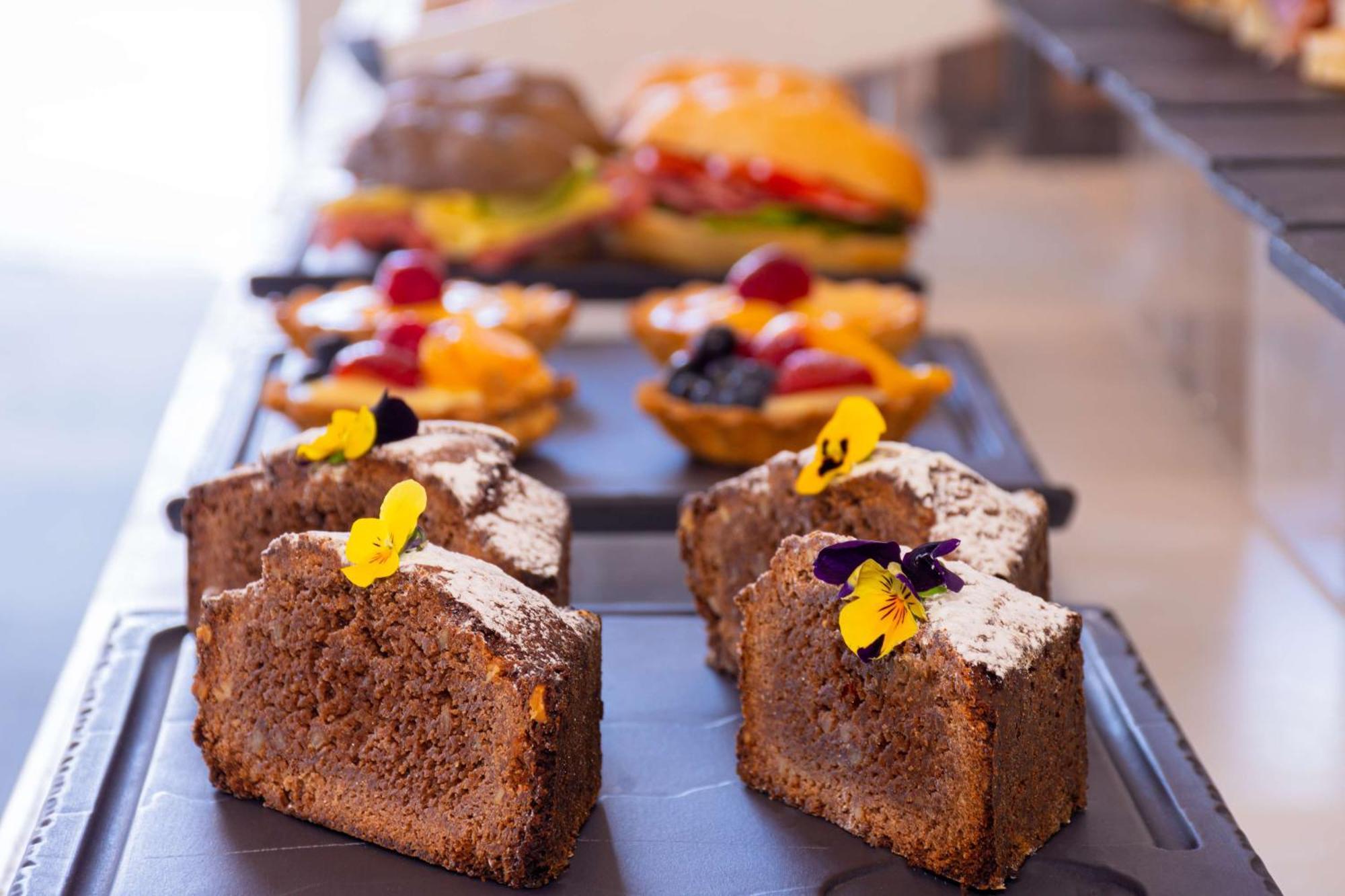NH Collection Mexico City Santa Fe Exterior foto A selection of cakes at a bakery