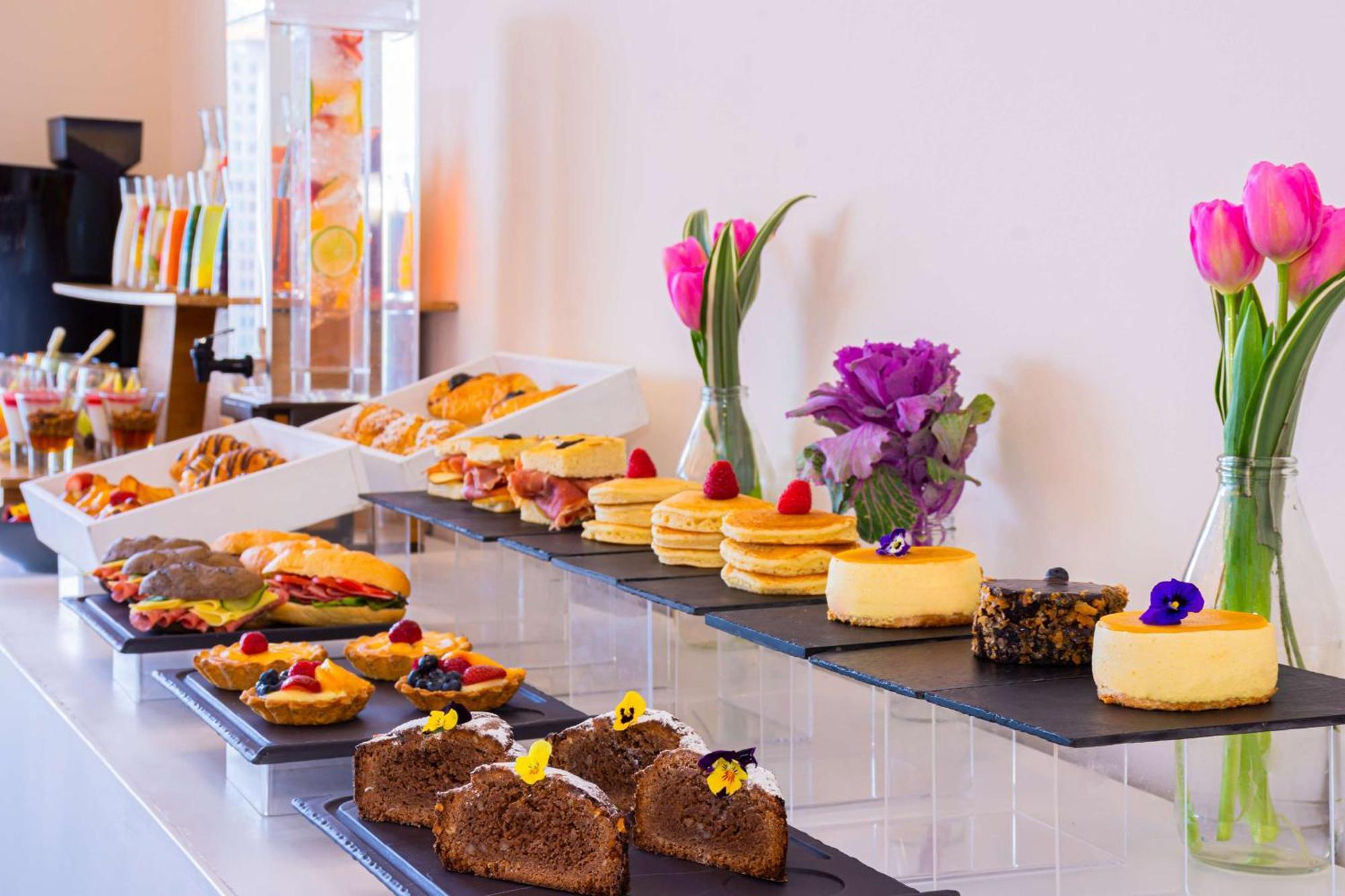 NH Collection Mexico City Santa Fe Exterior foto A buffet at a hotel
